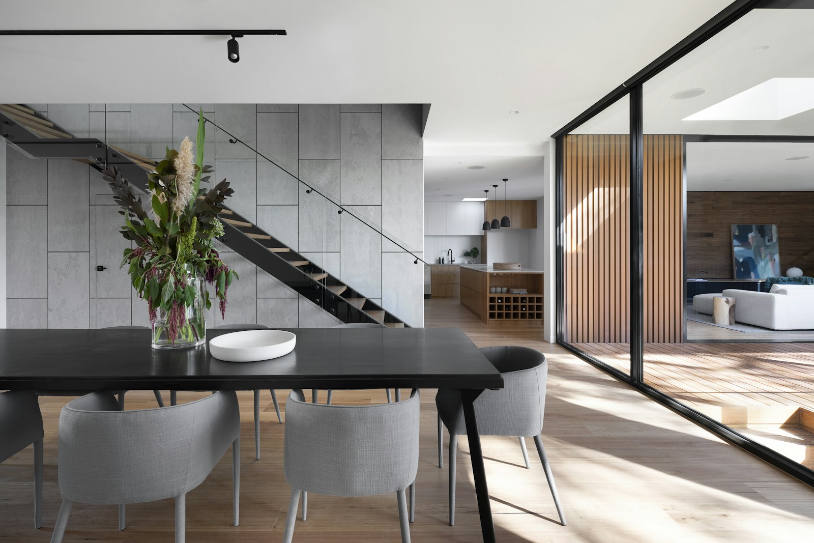Materialien und Treppe in moderner Architektur